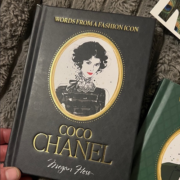 Coco Chanel and Guccio Gucci Book Set - Black and Green - Picture 3 of 5